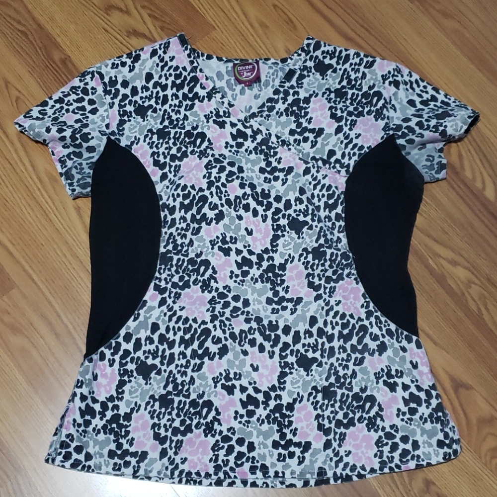 Womens animal print S scrub top shirt